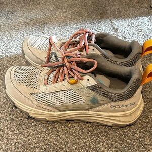 Columbia Women's Gray and Pink Athletic Shoes